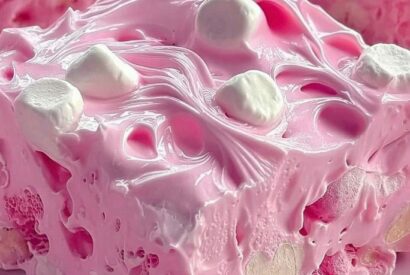 Thumbnail for Old-Fashioned Bubblegum Cloud Fudge – Sweet Treat