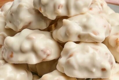 Thumbnail for Retro Bakery-Style Polar Bear Paws