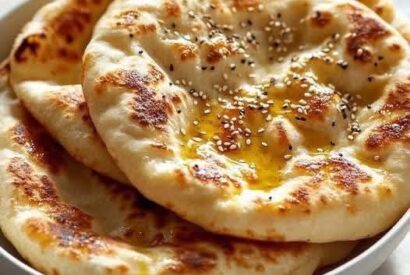 Thumbnail for Pull-Apart Garlic Butter Cheese Bread (Skillet Style)