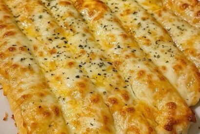 Thumbnail for Cheesy Bread Recipe