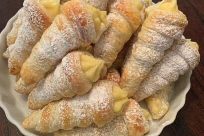 Thumbnail for Italian Cream Stuffed Cannoncini (Cream Horns)