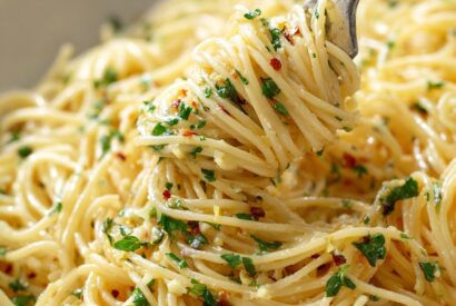 Thumbnail for Spaghetti Aglio e Olio (The “Glossy-Garlic” 10-Minute Secret)